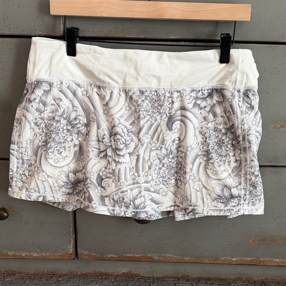 lululemon Women’s Floral Performance Skort in White and Gray